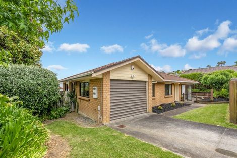 Photo of property in 3/2 Channing Crescent, Botany Downs, Auckland, 2010