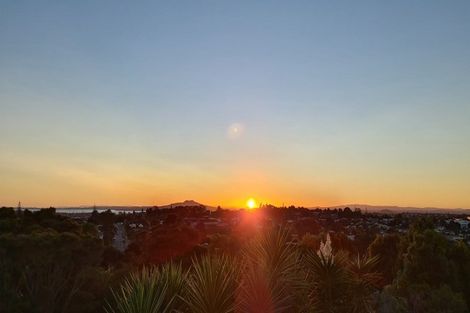 Photo of property in 2/50 Manuka Road, Glenfield, Auckland, 0629