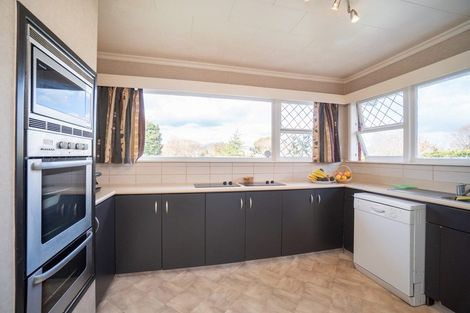 Photo of property in 4 Wikiriwhi Crescent, Awapuni, Palmerston North, 4412