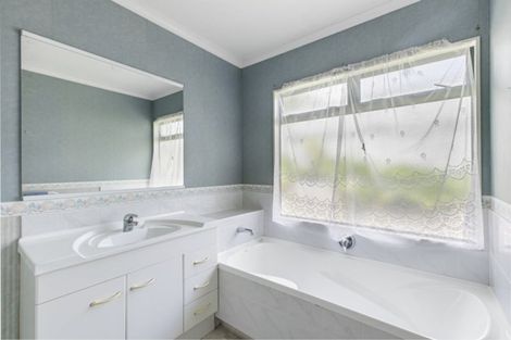 Photo of property in 2 Buckingham Place, Bethlehem, Tauranga, 3110