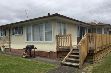 Photo of property in 18 Vera Road, Te Atatu South, Auckland, 0610