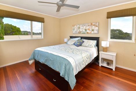 Photo of property in 10 Melia Place, Stanmore Bay, Whangaparaoa, 0932