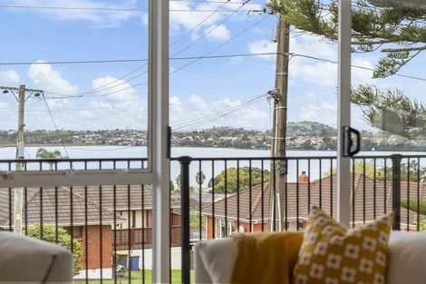 Photo of property in 2/104 Sylvan Avenue, Northcote, Auckland, 0627