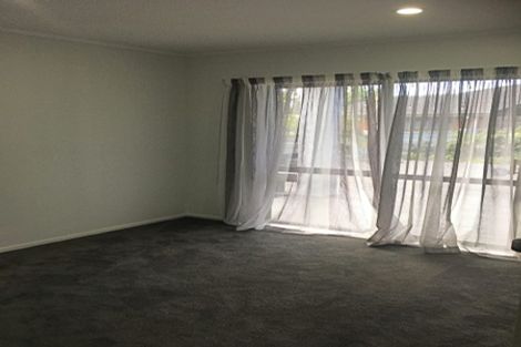 Photo of property in 62 Golfland Drive, Golflands, Auckland, 2013