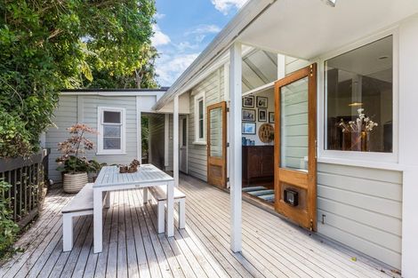 Photo of property in 25 Garden Road, Northland, Wellington, 6012