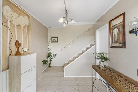 Photo of property in 6 Valdese Rise, Browns Bay, Auckland, 0630