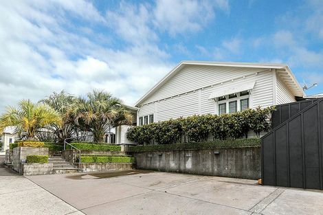 Photo of property in 22 Henui Street, Strandon, New Plymouth, 4312