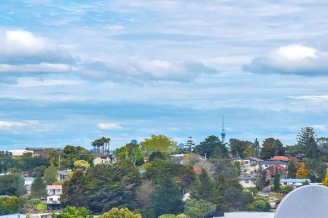 Photo of property in 1/15 Kupari Place, Totara Vale, Auckland, 0629