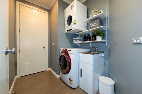 Photo of property in Heynes Place, 24 Heynes Place, Clive, 4102