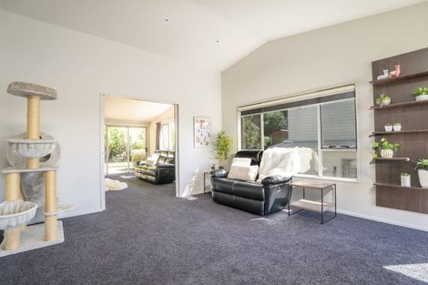 Photo of property in 35 Meadowcroft Grove, Johnsonville, Wellington, 6037