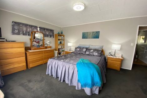 Photo of property in 9 Chisholm Place, Carterton, 5713