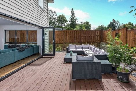 Photo of property in 16 Carlos Drive, Flat Bush, Auckland, 2016