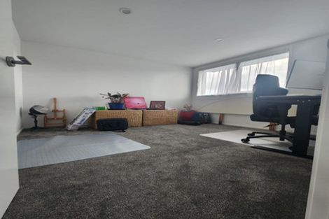 Photo of property in 52d Vodanovich Road, Te Atatu South, Auckland, 0610