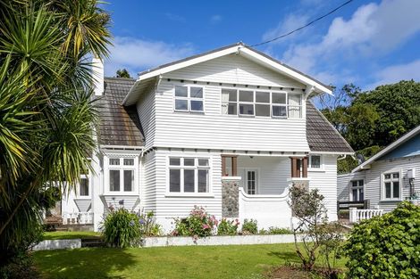Photo of property in 12 Kitchener Terrace, Moturoa, New Plymouth, 4310