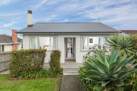 Photo of property in 2/232 East Coast Road, Forrest Hill, Auckland, 0620