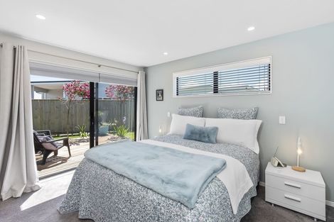 Photo of property in 16 Seagrass Place, Otaki Beach, Otaki, 5512