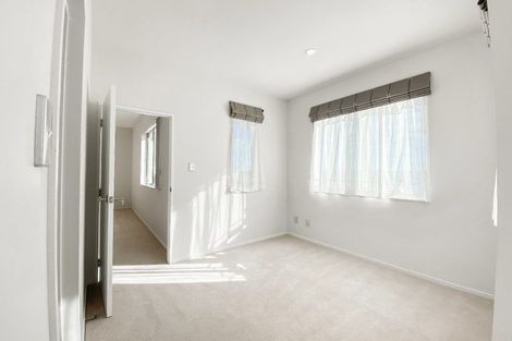 Photo of property in 21 Loughros Place, Pinehill, Auckland, 0632