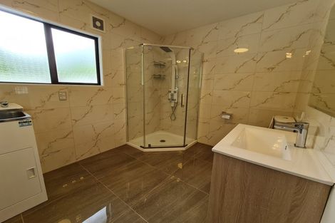 Photo of property in 10a Tirimoana Road, Te Atatu South, Auckland, 0602