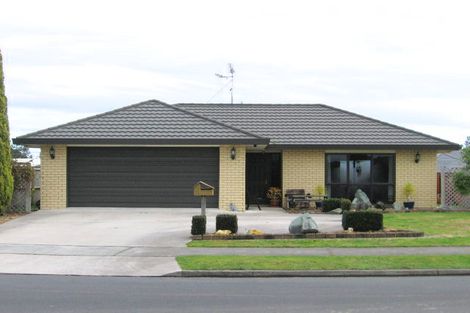 Photo of property in 68 Waiwherowhero Drive, St Andrews, Hamilton, 3200