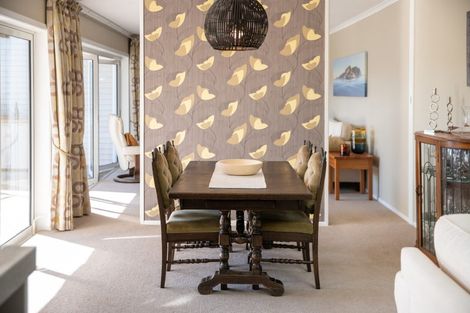 Photo of property in 450 Te Moana Road, Waikanae, 5036