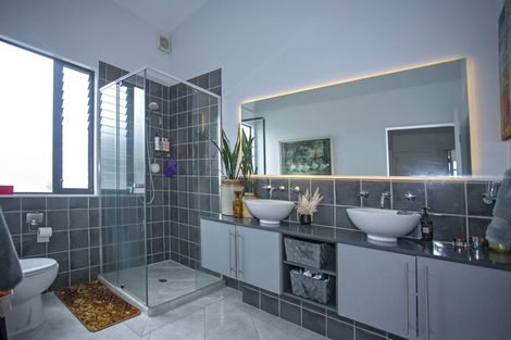 Photo of property in 1/203 Marine Parade, Mount Maunganui, 3116