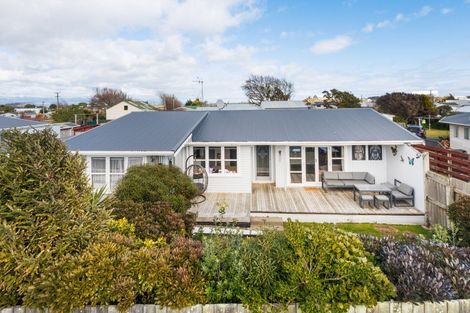 Photo of property in 42 Edinburgh Terrace, Foxton Beach, Foxton, 4815