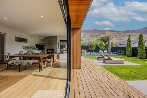 Photo of property in 16 Sapphire Spring Rise, Wanaka, 9305