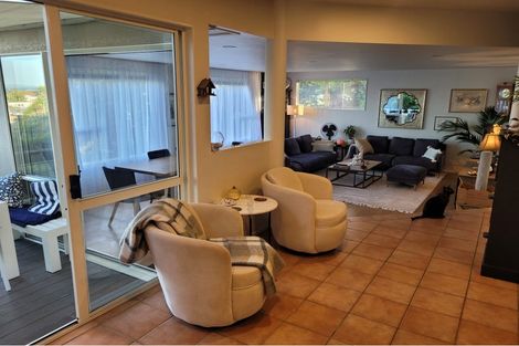 Photo of property in 2/11a Prospect Terrace, Milford, Auckland, 0620