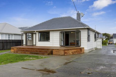 Photo of property in 104 Hewer Crescent, Naenae, Lower Hutt, 5011
