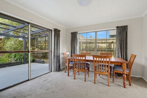 Photo of property in 35 Waitawa Place, Lynmore, Rotorua, 3010