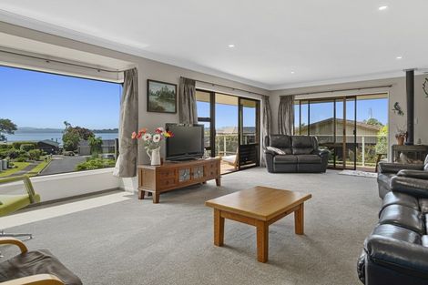 Photo of property in 12 Myrtle Drive, Omokoroa, 3114