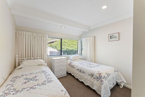 Photo of property in 2 Rosebank Grove, Waikanae, 5036