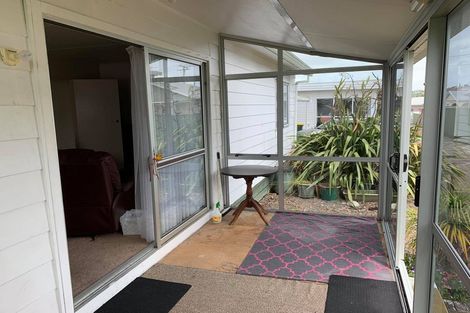 Photo of property in 2/5 Rainsford Street, Moturoa, New Plymouth, 4310