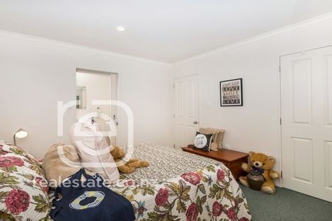 Photo of property in 2 Saralee Drive, Manurewa, Auckland, 2105