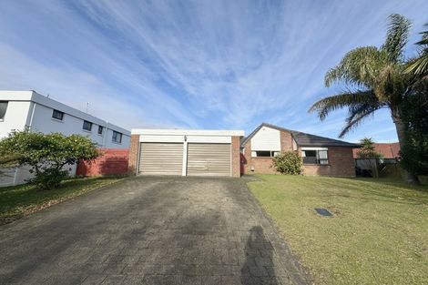 Photo of property in 124 Carnoustie Drive, Wattle Downs, Auckland, 2103