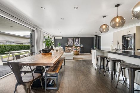 Photo of property in 27 Norfolk Drive, Cambridge, 3434