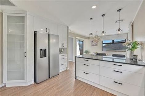 Photo of property in 11 Raphael Place, West Harbour, Auckland, 0618