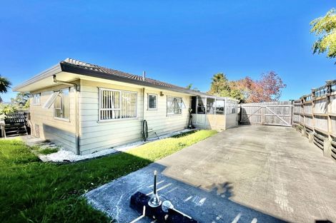 Photo of property in 1 Remus Place, Totara Vale, Auckland, 0629