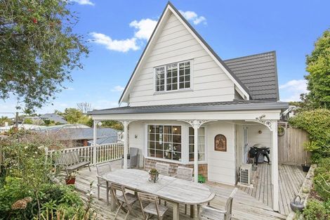 Photo of property in 32 Corunna Road, Milford, Auckland, 0620