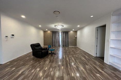 Photo of property in 587 Great South Road, Rosehill, Papakura, 2113