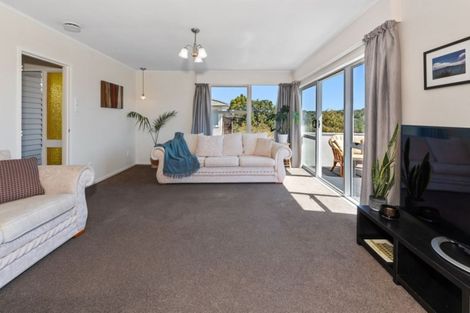 Photo of property in 13 Weatherly Road, Torbay, Auckland, 0630