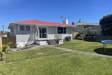 Photo of property in 10 Lydford Place, Spotswood, New Plymouth, 4310