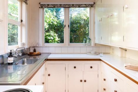 Photo of property in 3 Cobden Crescent, Bluff Hill, Napier, 4110