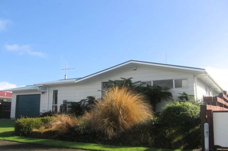 Photo of property in 39 Kimberley Grove, Westbrook, Palmerston North, 4412
