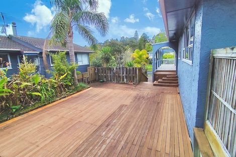 Photo of property in 29 Staincross Street, Green Bay, Auckland, 0604