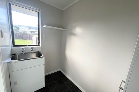 Photo of property in 1 Edgware Road, West Harbour, Auckland, 0618