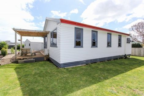Photo of property in 15 Tuahu Place, Waitara, 4320