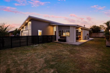 Photo of property in 6 Coutts Street, Papamoa Beach, Papamoa, 3118