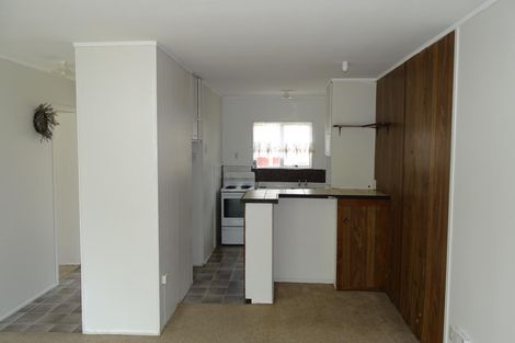 Photo of property in 2/23 Challen Close, Conifer Grove, Takanini, 2112