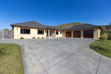 Photo of property in 12 Oak Place, Poraiti, Napier, 4112